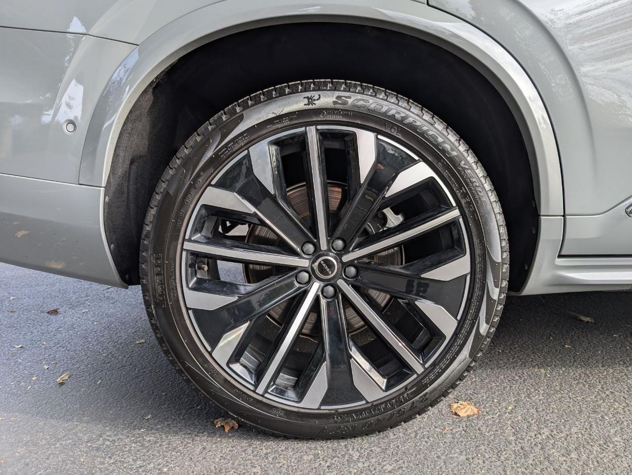 2025 Volvo XC90 B6 AWD Hybrid PLUS w/High Performance Sound, Pilot Assist, 360 Cam, 4 Heated Seats & Wheel Portland OR