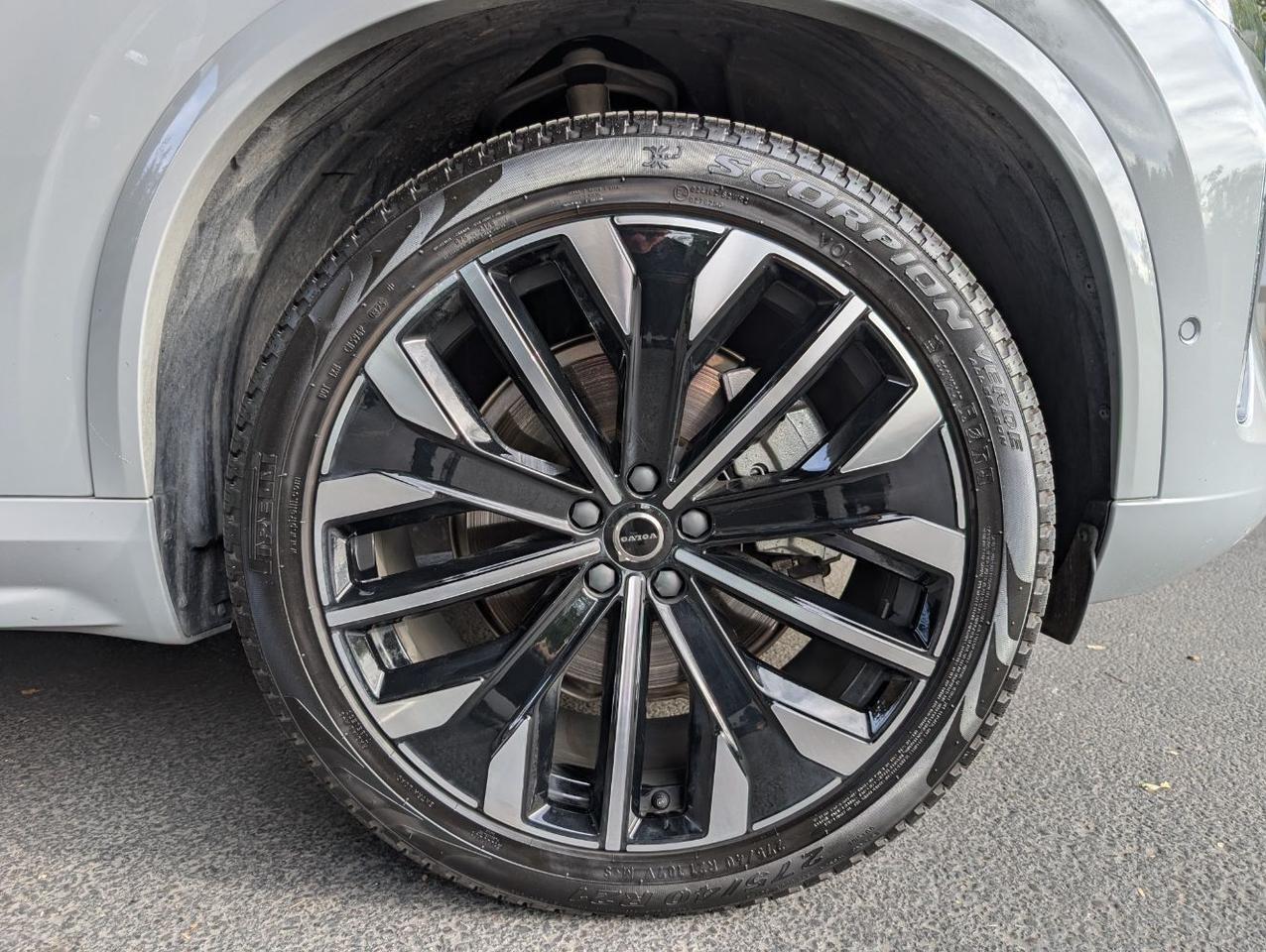 2025 Volvo XC90 B6 AWD Hybrid PLUS w/High Performance Sound, Pilot Assist, 360 Cam, 4 Heated Seats & Wheel Portland OR