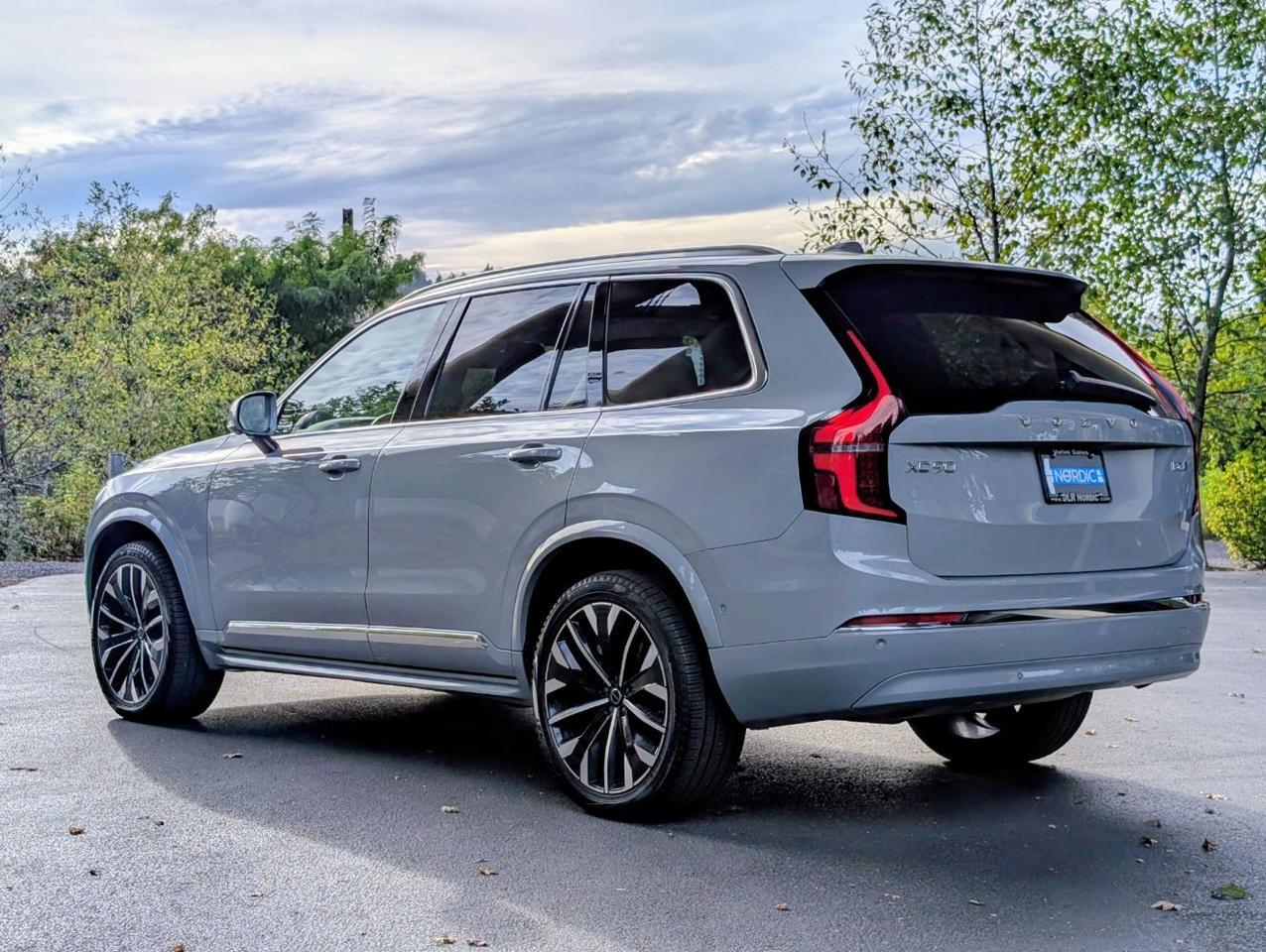 2025 Volvo XC90 B6 AWD Hybrid PLUS w/High Performance Sound, Pilot Assist, 360 Cam, 4 Heated Seats & Wheel Portland OR