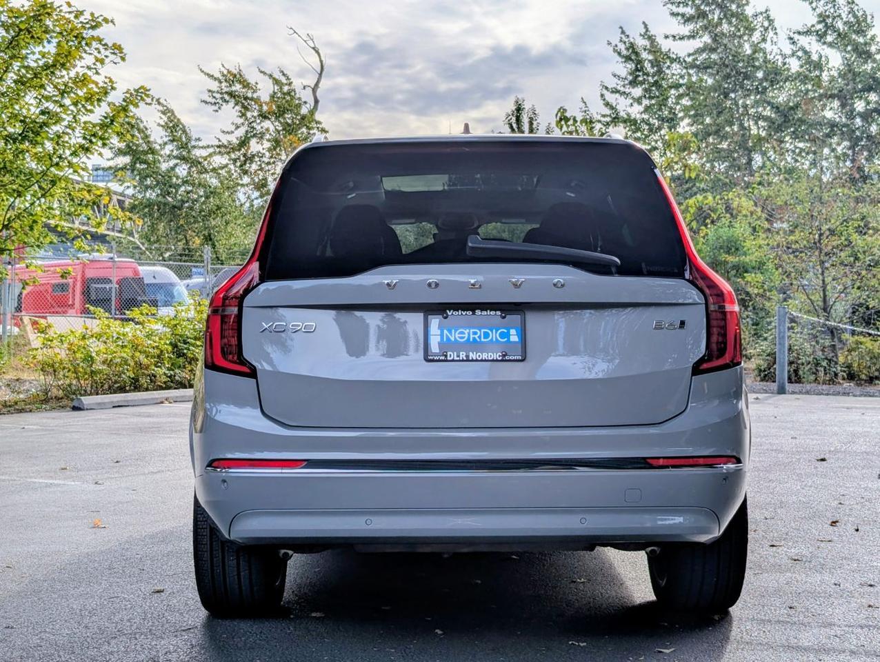 2025 Volvo XC90 B6 AWD Hybrid PLUS w/High Performance Sound, Pilot Assist, 360 Cam, 4 Heated Seats & Wheel Portland OR