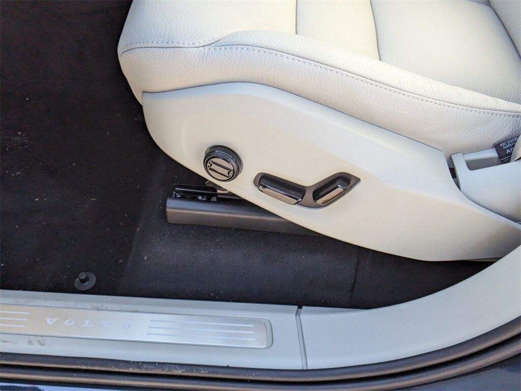 2025 Volvo XC90 B6 Core Hunt Valley MD