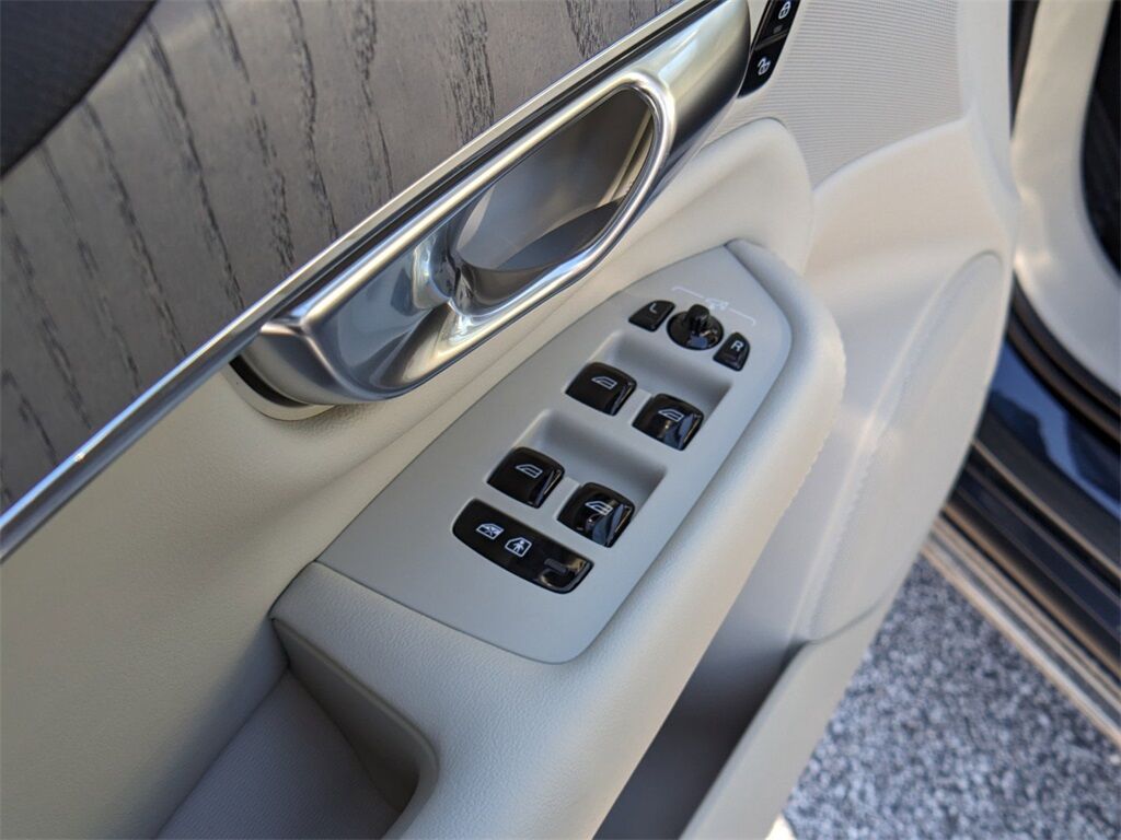 2025 Volvo XC90 B6 Core Hunt Valley MD