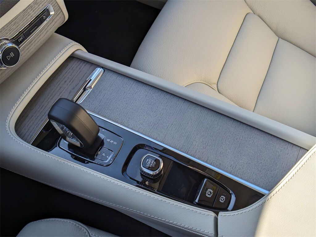 2025 Volvo XC90 B6 Core Hunt Valley MD