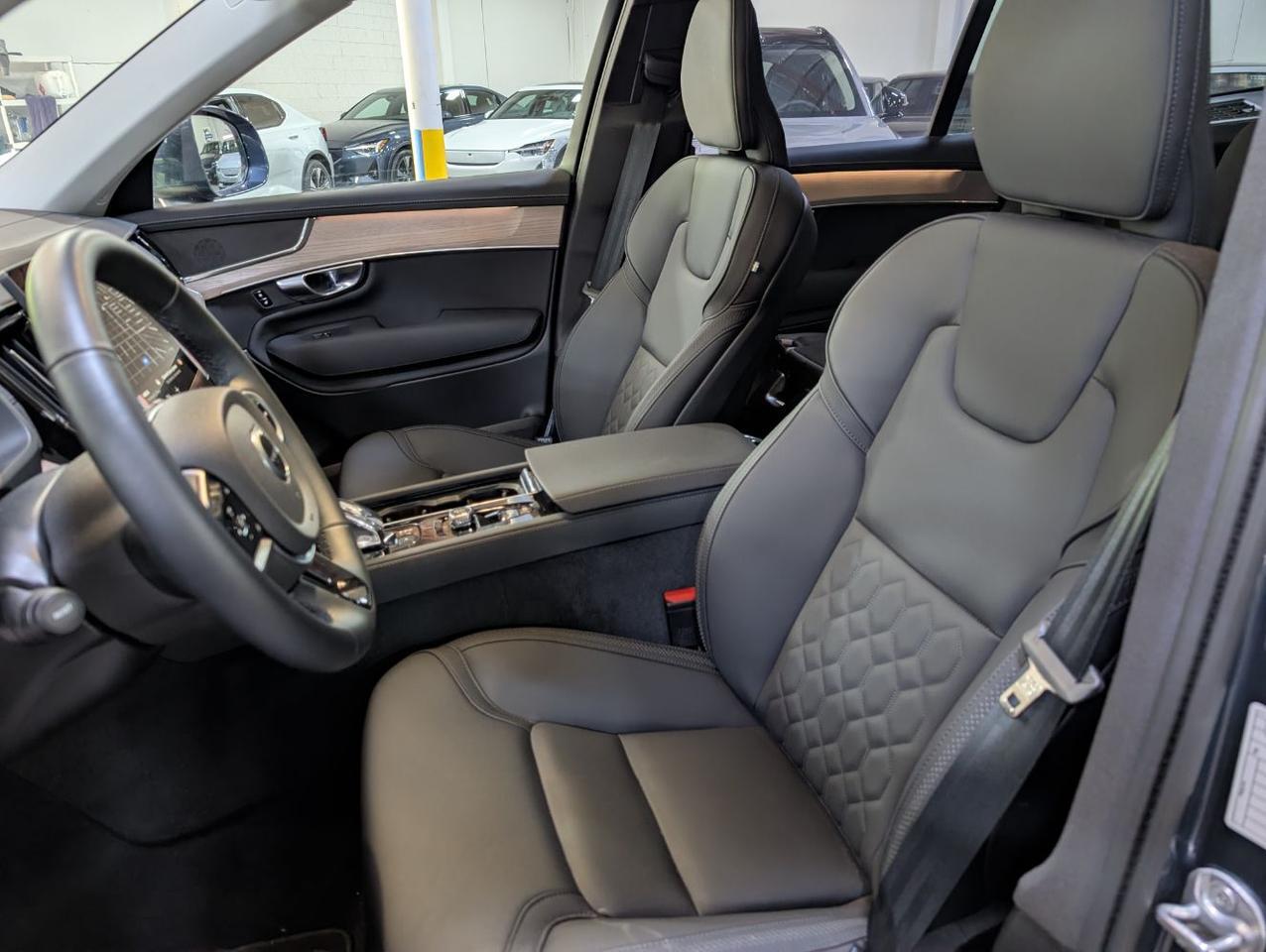 2025 Volvo XC90 B6 Hybrid AWD PLUS | High Performance Audio, Pilot Assist, 360 Cam, 4 Heated Seats & Wheel Portland OR