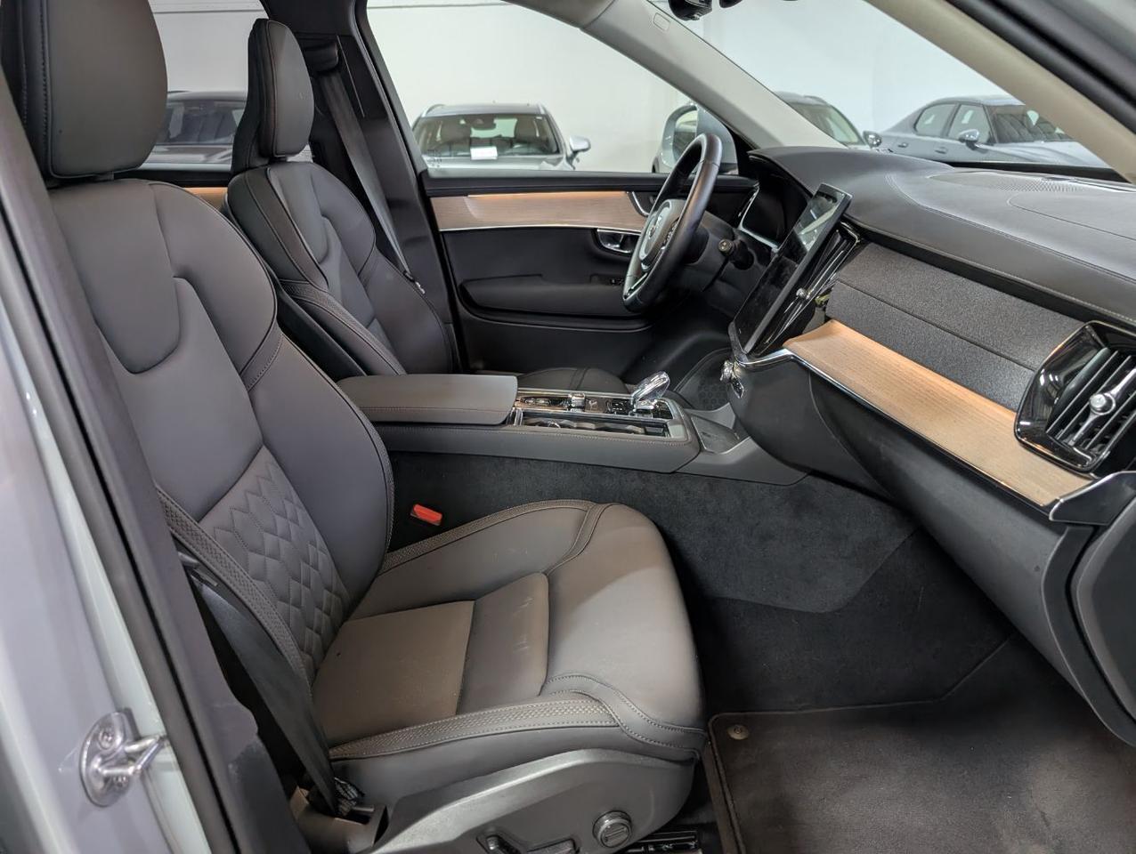 2025 Volvo XC90 B6 Hybrid AWD PLUS | High Performance Audio, Pilot Assist, 360 Cam, 4 Heated Seats & Wheel Portland OR