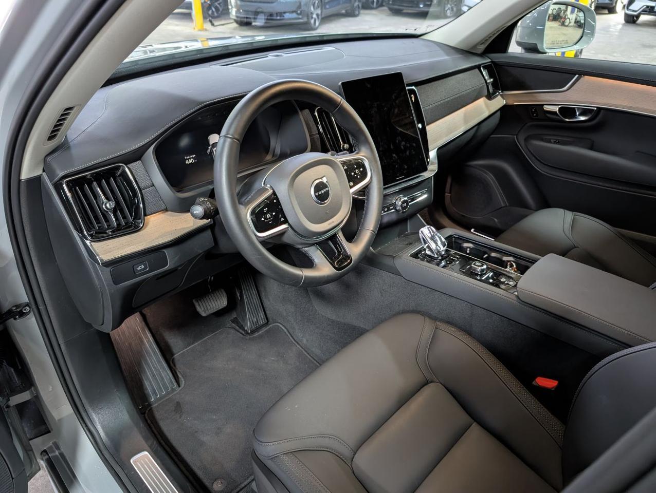 2025 Volvo XC90 B6 Hybrid AWD PLUS | High Performance Audio, Pilot Assist, 360 Cam, 4 Heated Seats & Wheel Portland OR