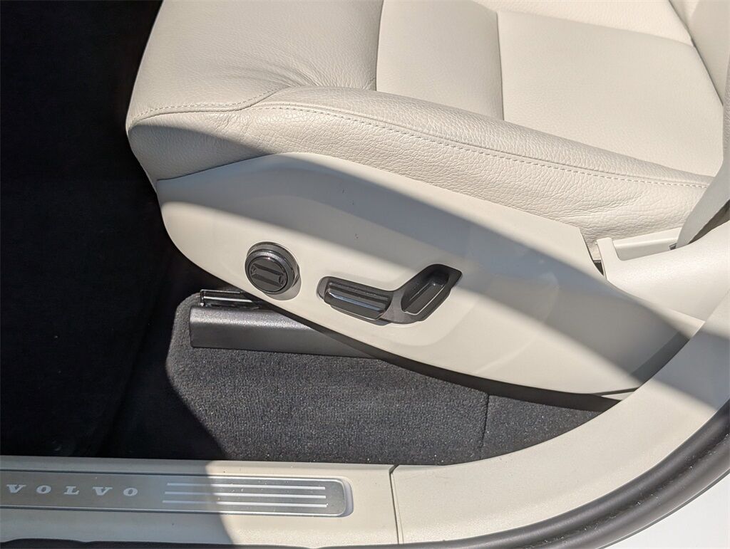 2025 Volvo XC90 B6 Plus 6-Seater Hunt Valley MD