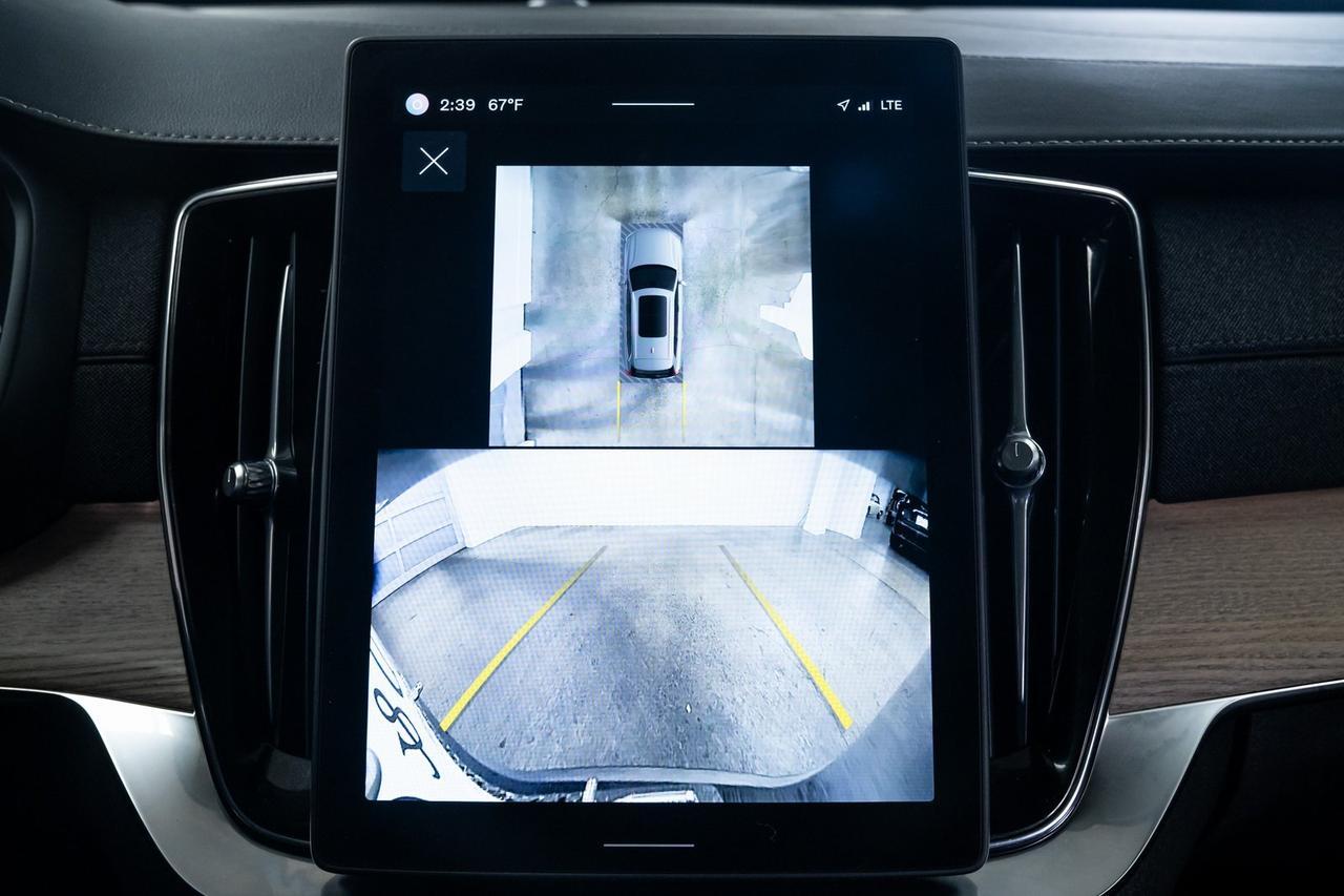 2025 Volvo XC90 B6 Plus 7-Seater 1 Owner Heated Seats Moonroof Portland OR