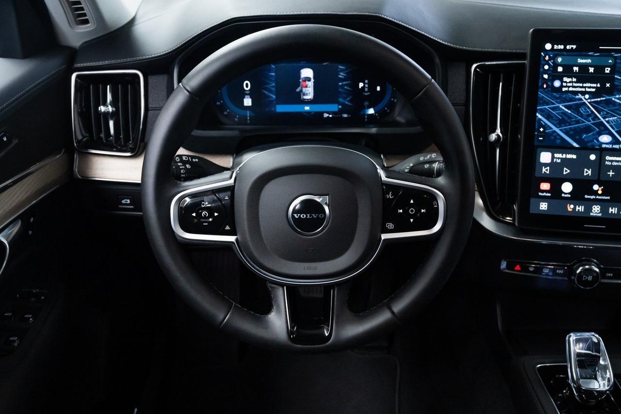 2025 Volvo XC90 B6 Plus 7-Seater 1 Owner Heated Seats Moonroof Portland OR