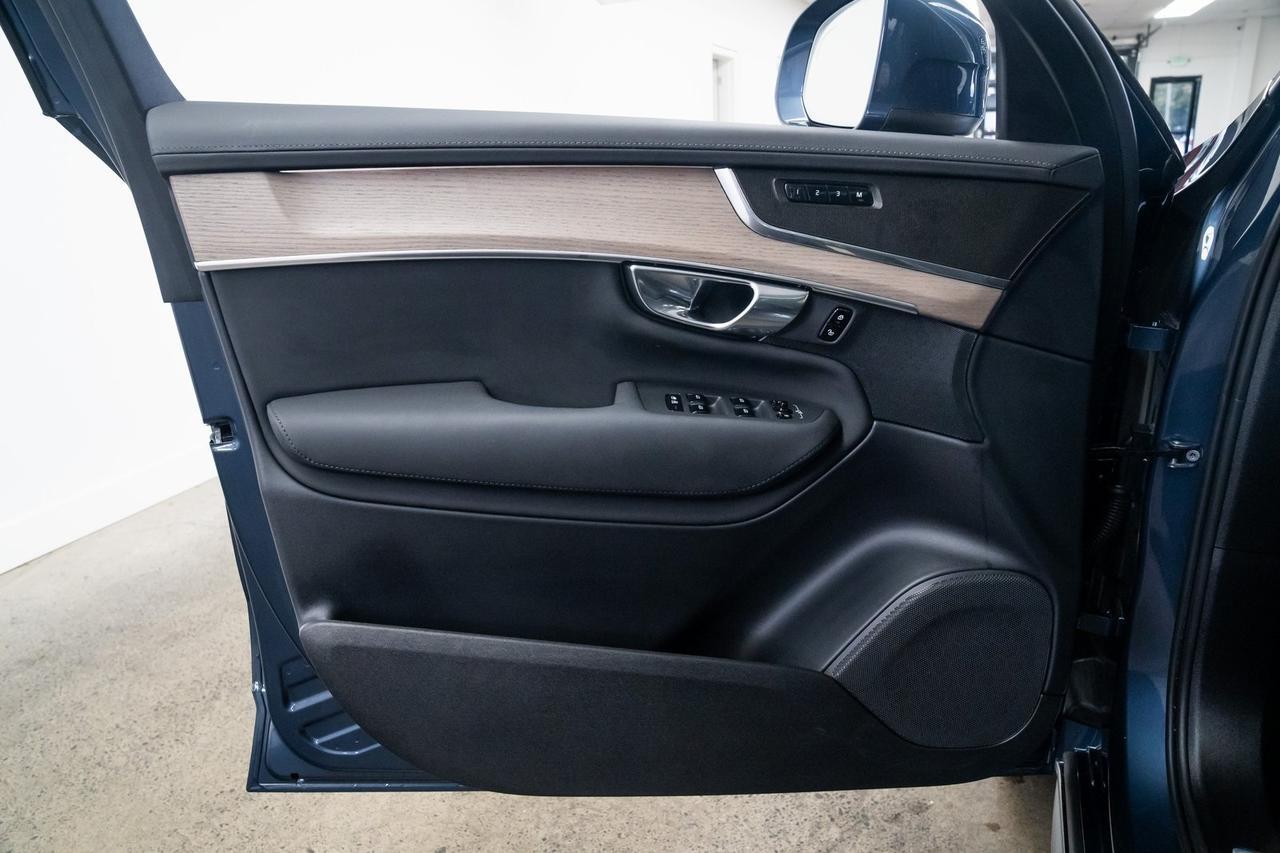2025 Volvo XC90 B6 Plus 7-Seater 1 Owner Heated Seats Moonroof Portland OR