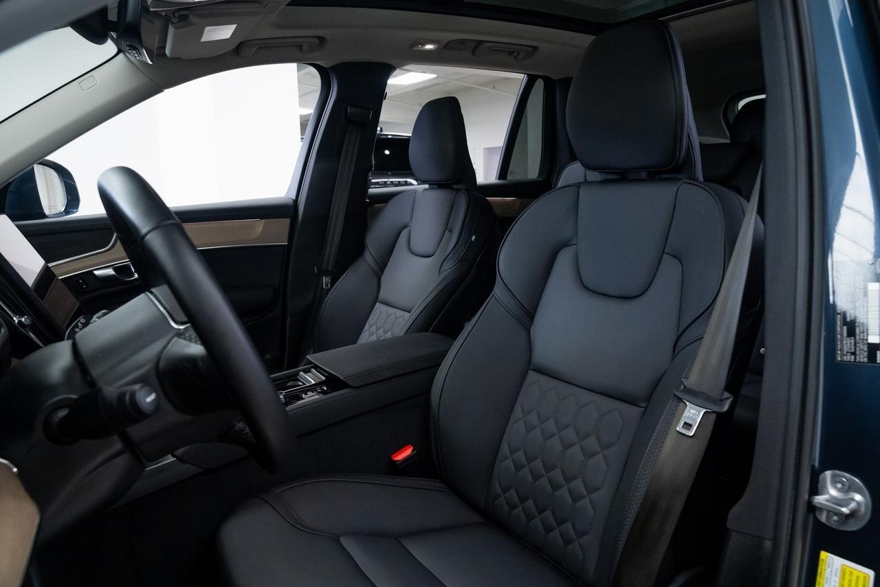2025 Volvo XC90 B6 Plus 7-Seater 1 Owner Heated Seats Moonroof Portland OR