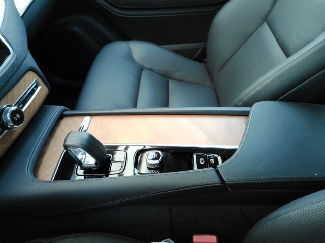 2025 Volvo XC90 B6 Plus 7-Seater Plano TX