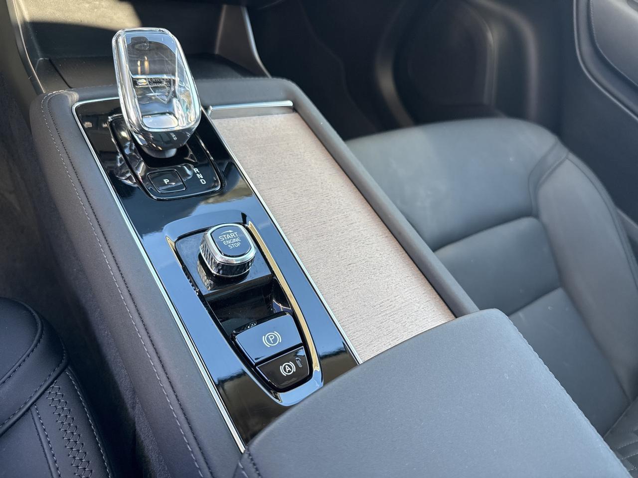 2025 Volvo XC90 B6 Plus 7-Seater Bend OR