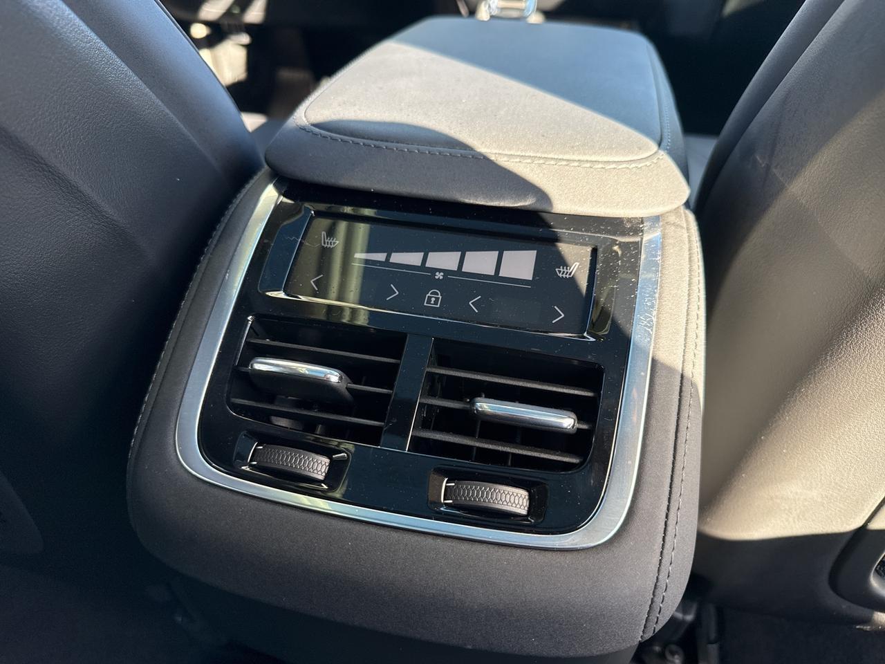 2025 Volvo XC90 B6 Plus 7-Seater Bend OR