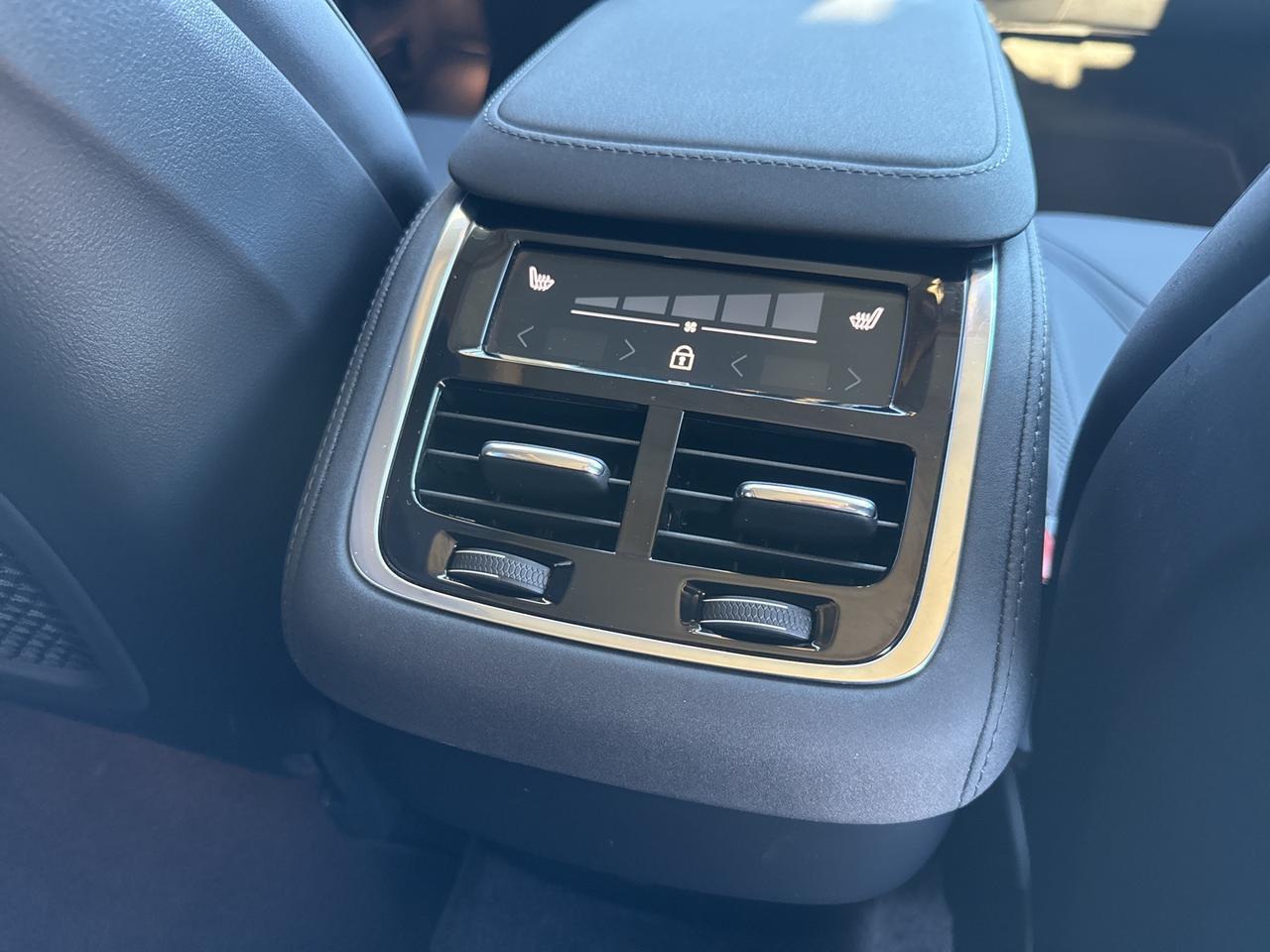 2025 Volvo XC90 B6 Plus 7-Seater Bend OR