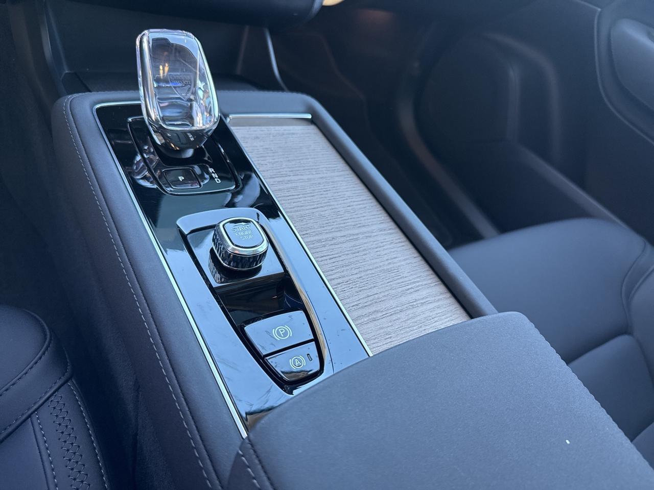 2025 Volvo XC90 B6 Plus 7-Seater Bend OR