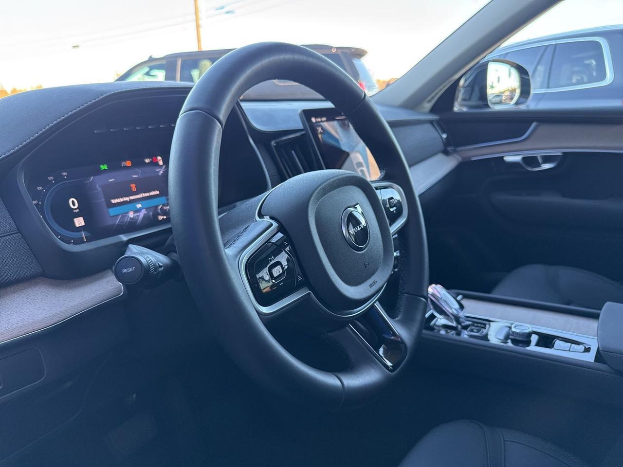 2025 Volvo XC90 B6 Plus 7-Seater Bend OR