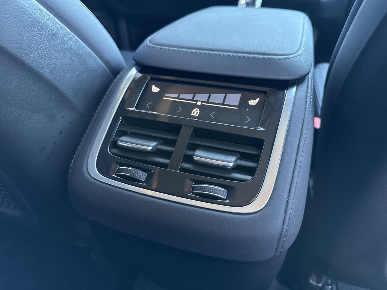 2025 Volvo XC90 B6 Plus 7-Seater Bend OR