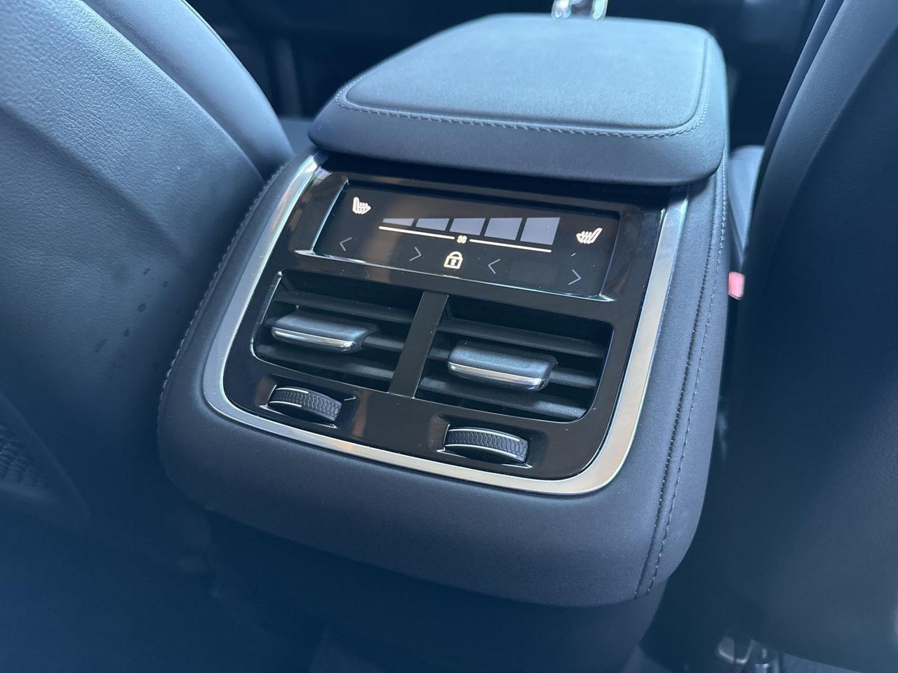 2025 Volvo XC90 B6 Plus 7-Seater Bend OR