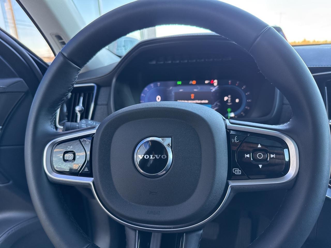 2025 Volvo XC90 B6 Plus 7-Seater Bend OR