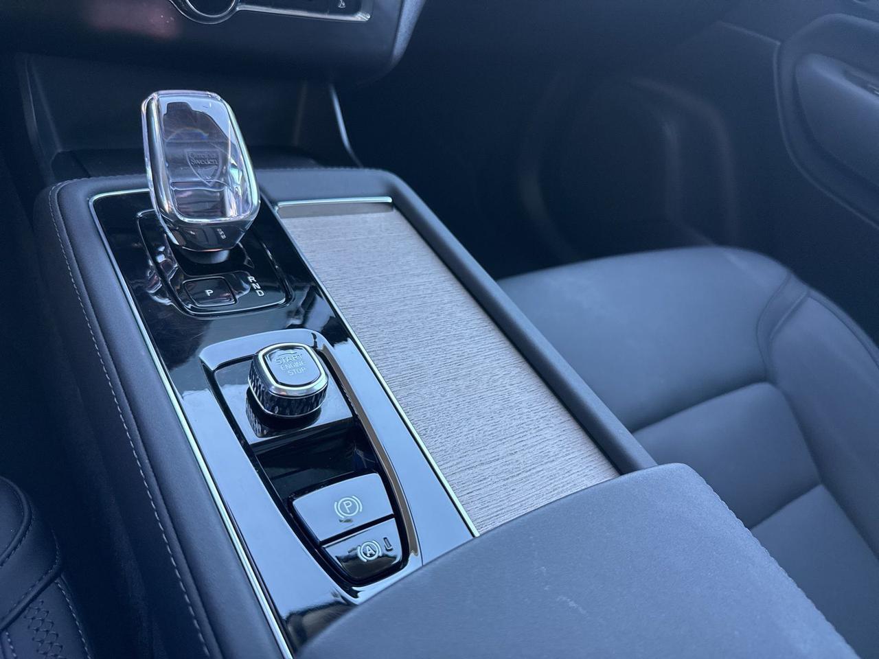 2025 Volvo XC90 B6 Plus 7-Seater Bend OR