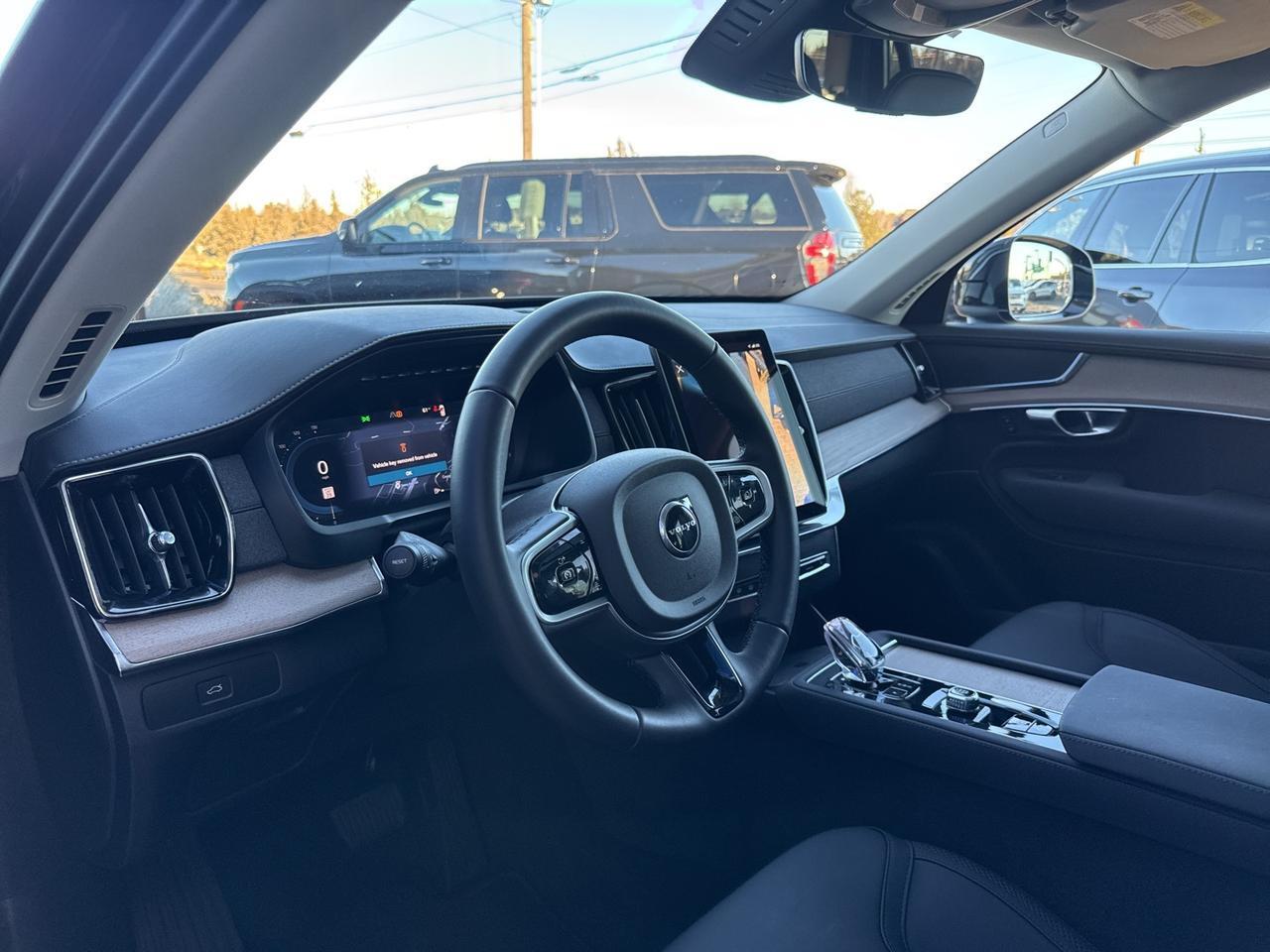 2025 Volvo XC90 B6 Plus 7-Seater Bend OR