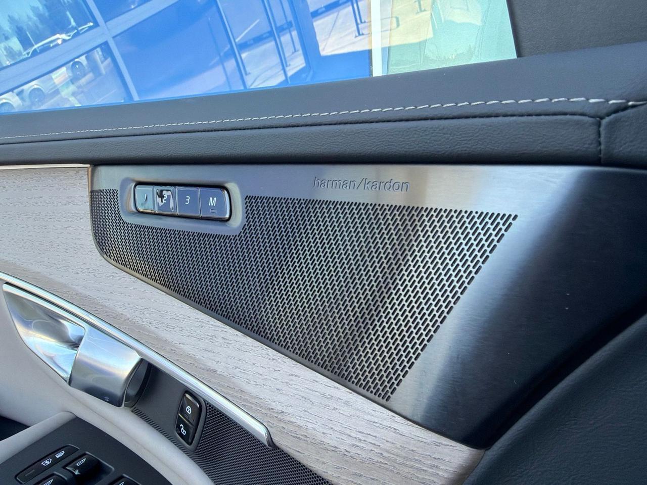 2025 Volvo XC90 B6 Plus 7-Seater Bend OR