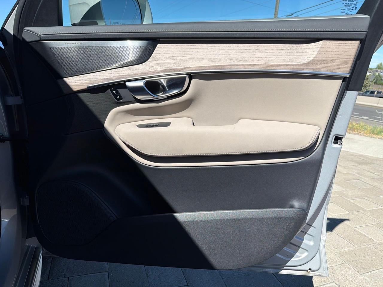 2025 Volvo XC90 B6 Plus 7-Seater Bend OR