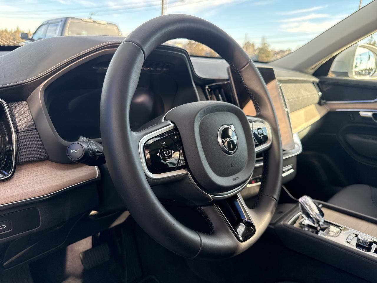 2025 Volvo XC90 B6 Plus 7-Seater Bend OR