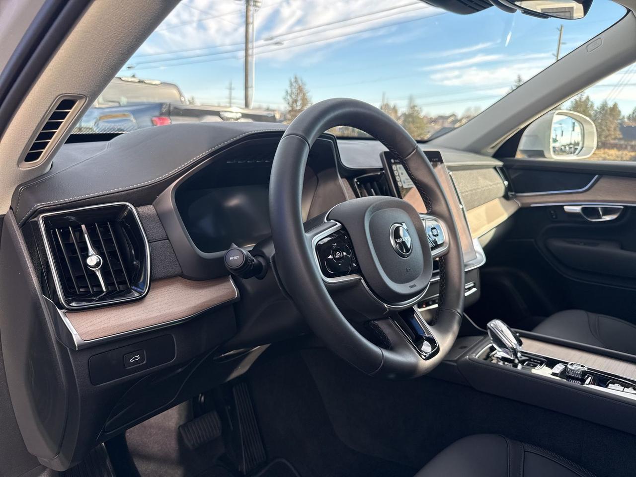 2025 Volvo XC90 B6 Plus 7-Seater Bend OR