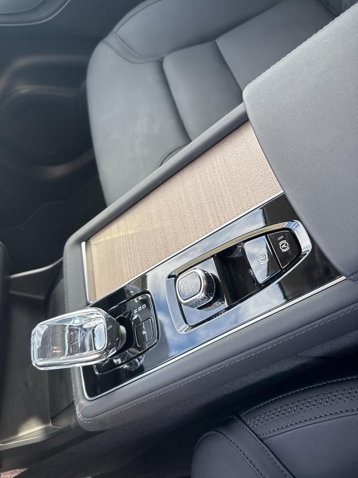 2025 Volvo XC90 B6 Plus 7-Seater Bend OR