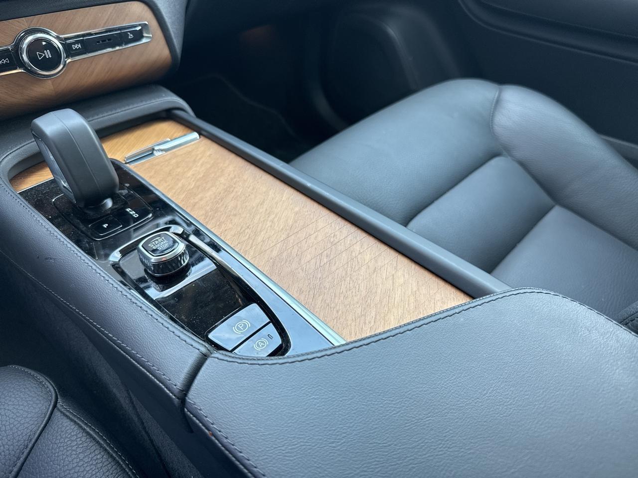 2025 Volvo XC90 B6 Plus 7-Seater Bend OR