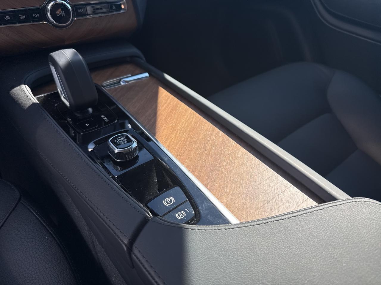 2025 Volvo XC90 B6 Plus 7-Seater Bend OR