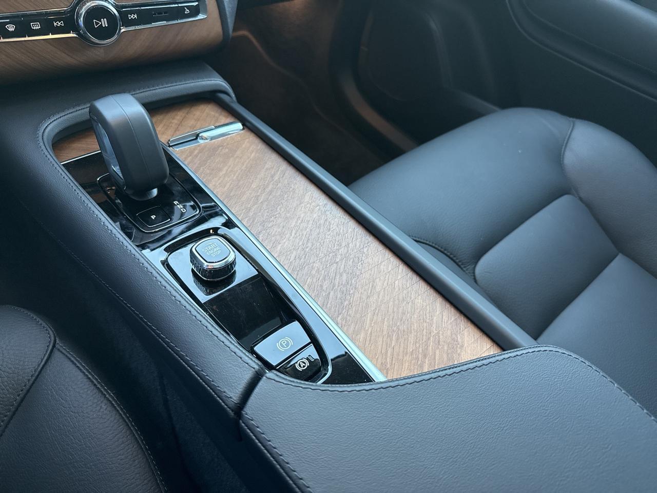 2025 Volvo XC90 B6 Plus 7-Seater Bend OR