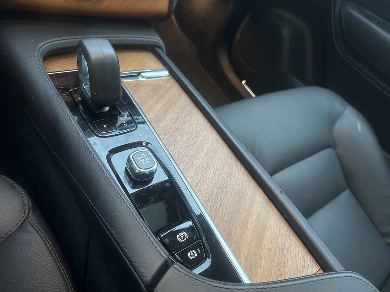 2025 Volvo XC90 B6 Plus 7-Seater Bend OR