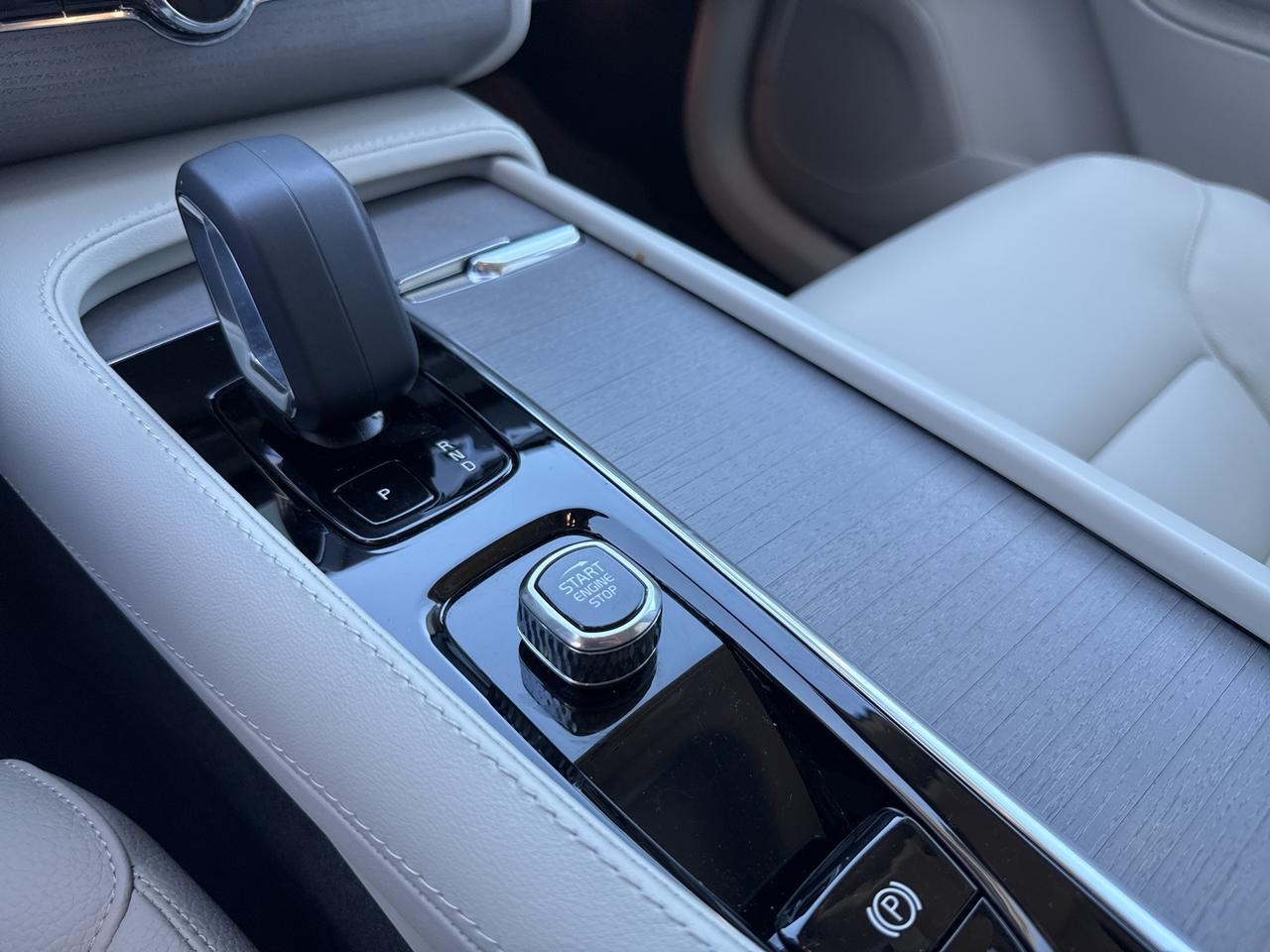 2025 Volvo XC90 B6 Plus 7-Seater Bend OR