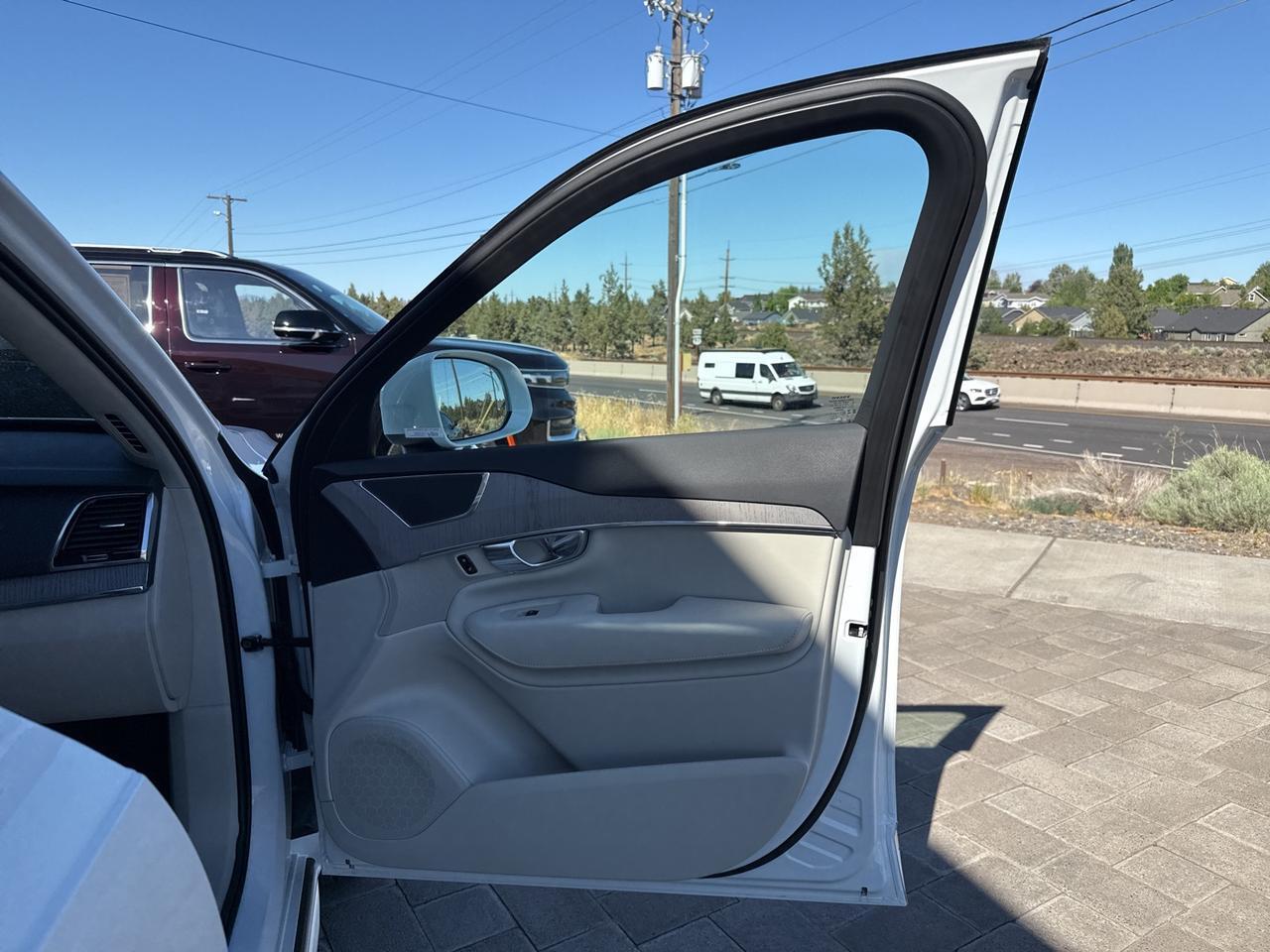 2025 Volvo XC90 B6 Plus 7-Seater Bend OR