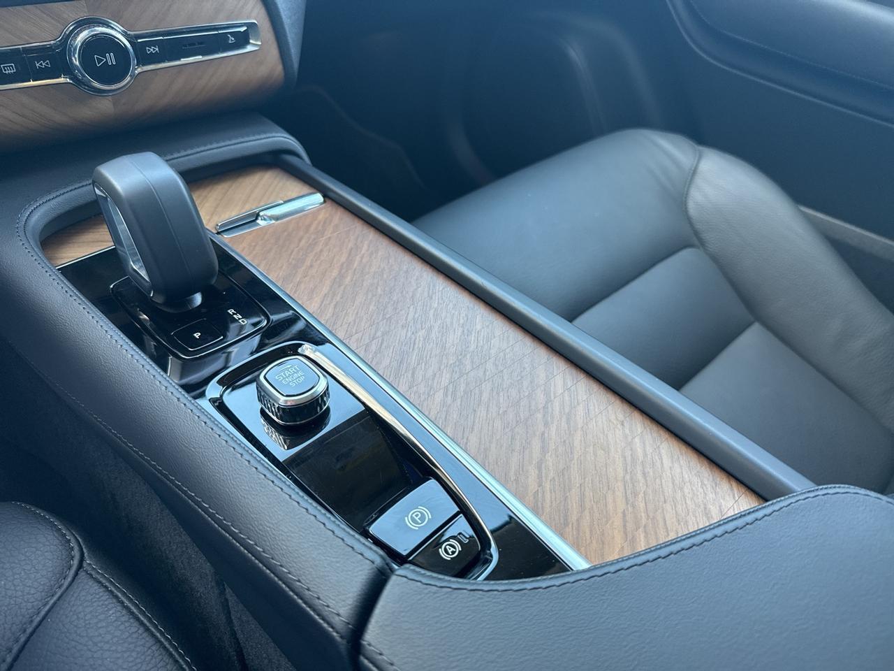 2025 Volvo XC90 B6 Plus 7-Seater Bend OR