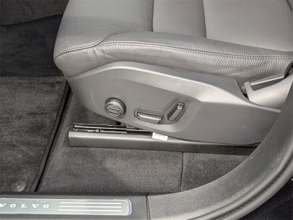 2025 Volvo XC90 B6 Plus 7-Seater Hunt Valley MD