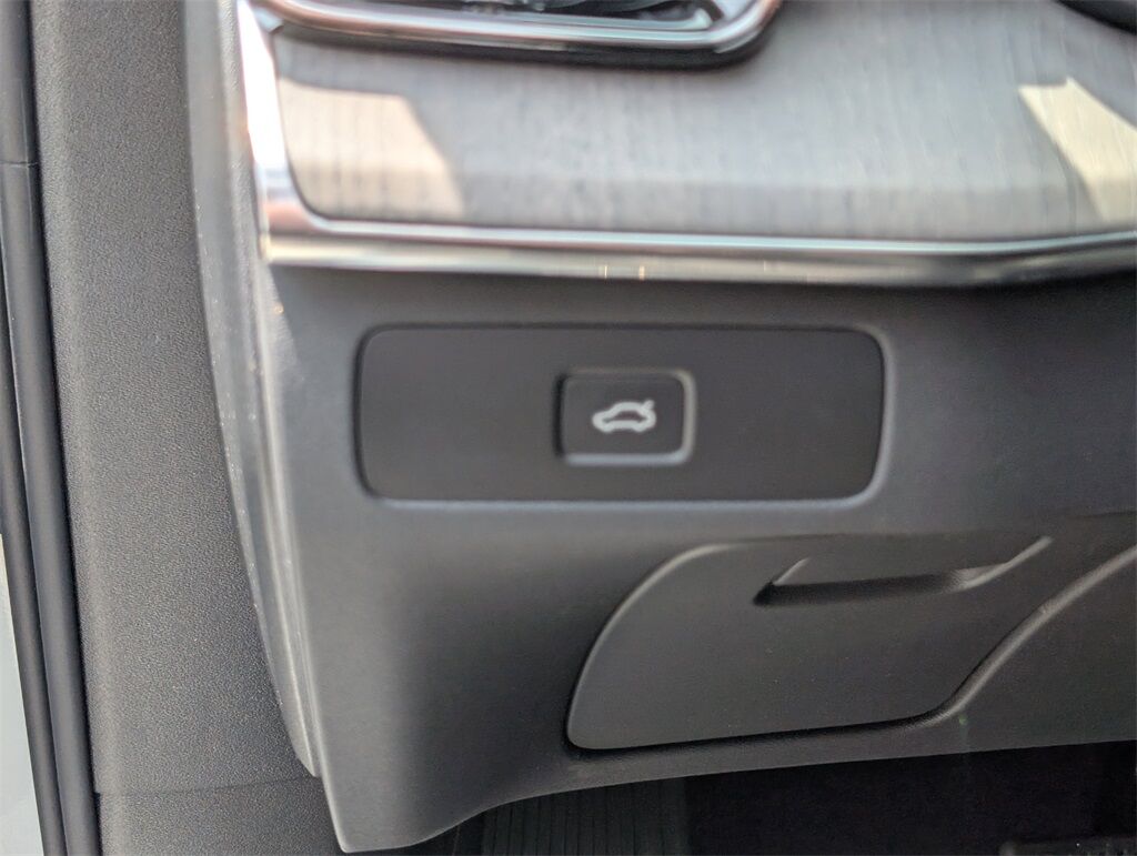 2025 Volvo XC90 B6 Ultra Hunt Valley MD