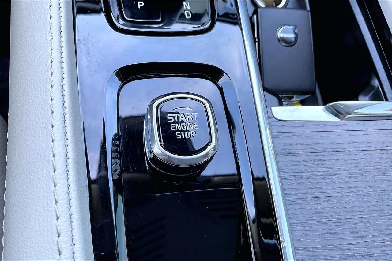 2025 Volvo XC90 Plug-In Hybrid Core Folsom CA