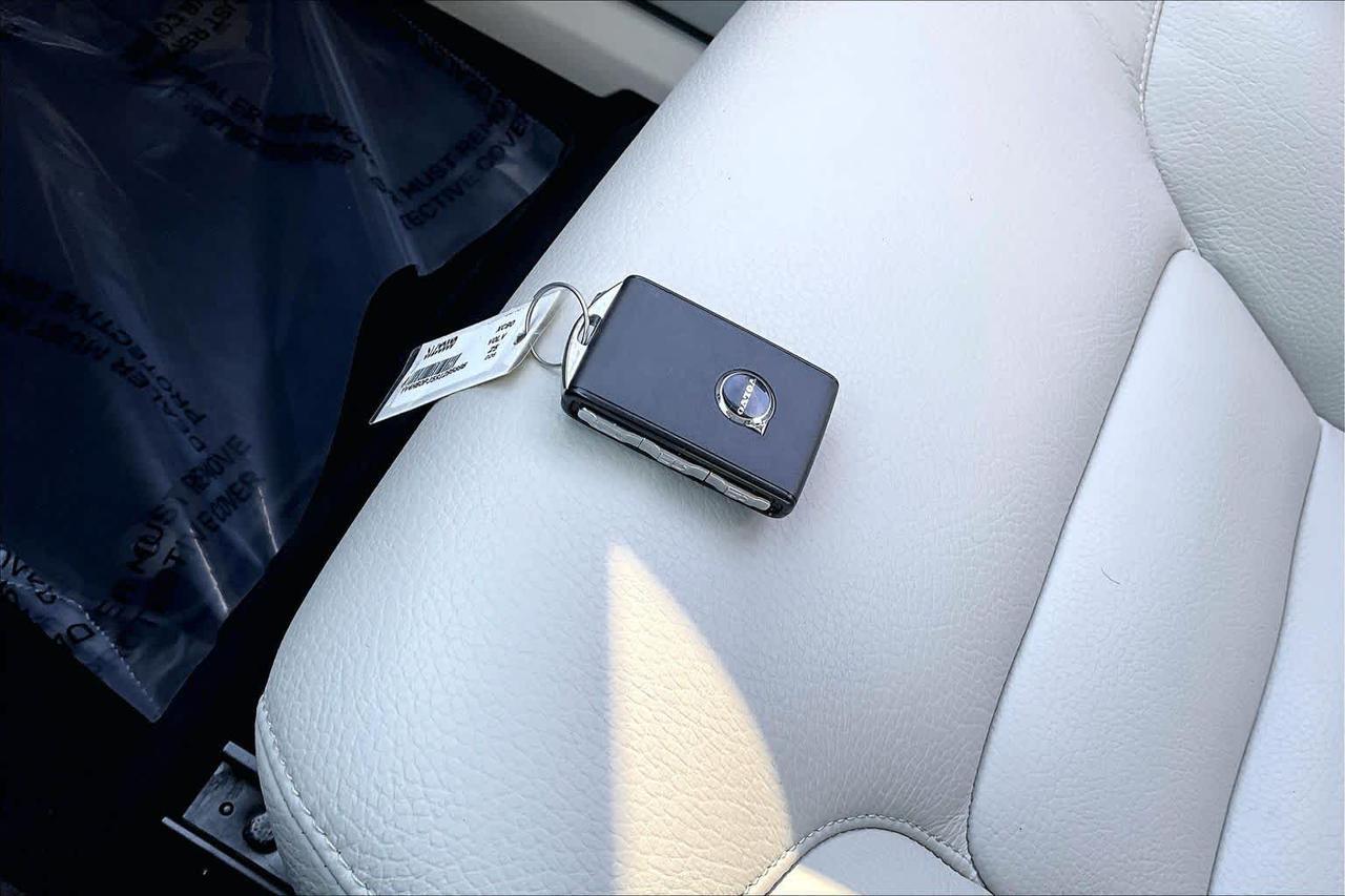 2025 Volvo XC90 Plug-In Hybrid Core Folsom CA