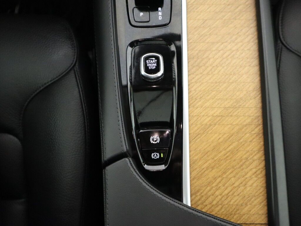 2025 Volvo XC90 Plug-In Hybrid T8 AWD Maumee OH