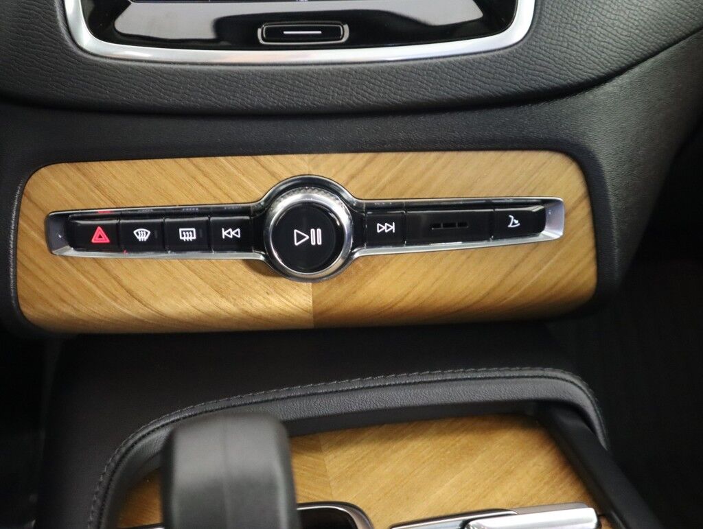 2025 Volvo XC90 Plug-In Hybrid T8 AWD Maumee OH