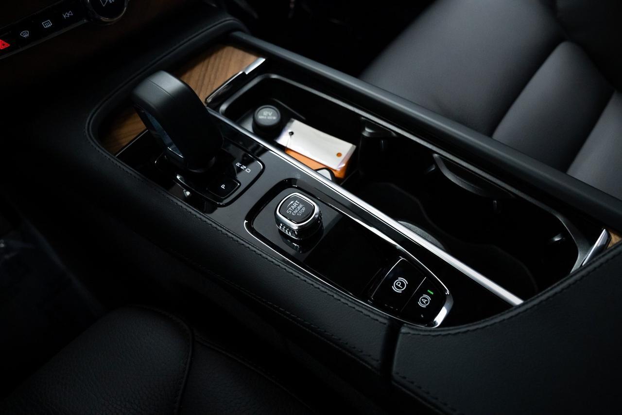 2025 Volvo XC90 Plug-In Hybrid T8 Plus 1-Owner Adaptive Cruise 7-Passenger Portland OR