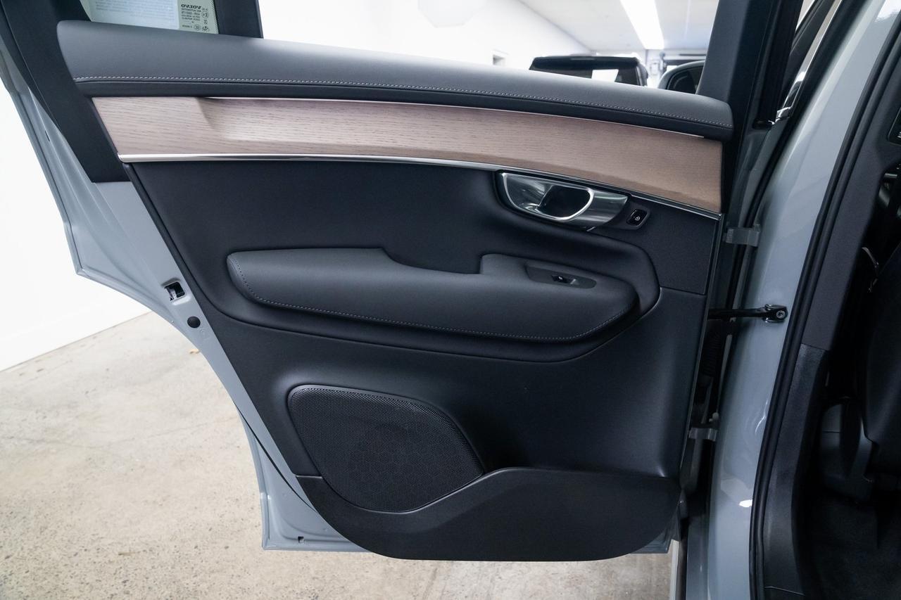 2025 Volvo XC90 Plug-In Hybrid T8 Plus 1 Owner Heated Seats Harman/Kardon Audio Portland OR