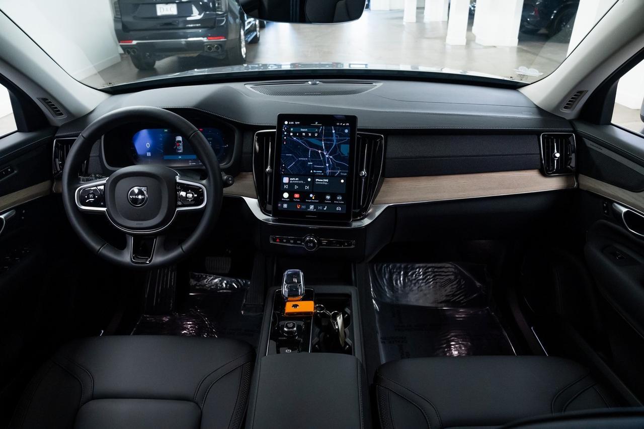 2025 Volvo XC90 Plug-In Hybrid T8 Plus 1 Owner Heated Seats Harman/Kardon Audio Portland OR