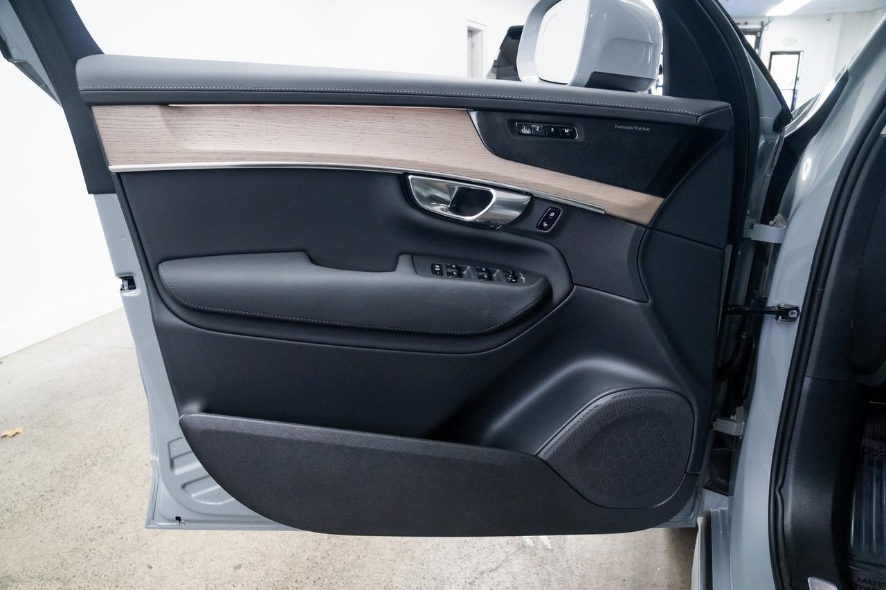 2025 Volvo XC90 Plug-In Hybrid T8 Plus 1 Owner Heated Seats Harman/Kardon Audio Portland OR