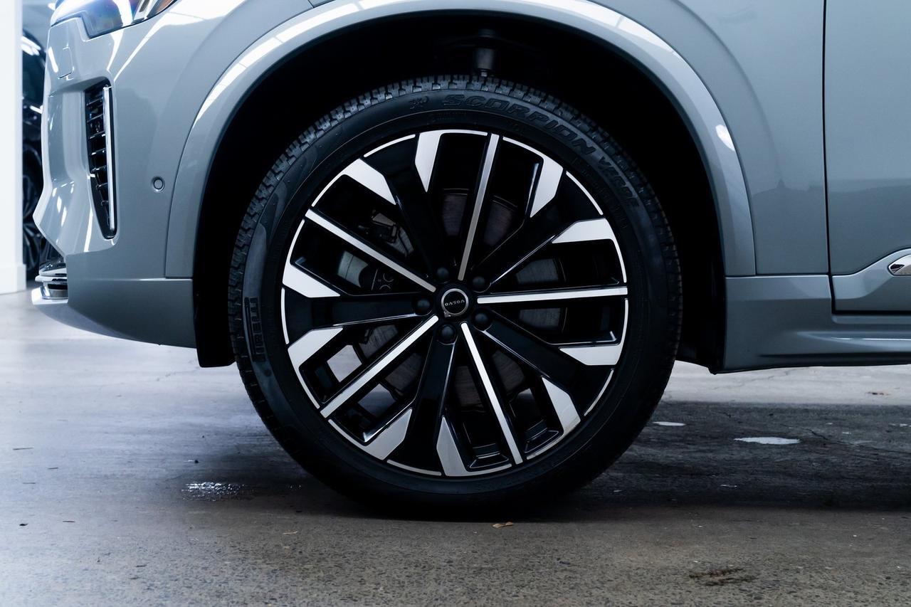 2025 Volvo XC90 Plug-In Hybrid T8 Plus 1 Owner Heated Seats Harman/Kardon Audio Portland OR