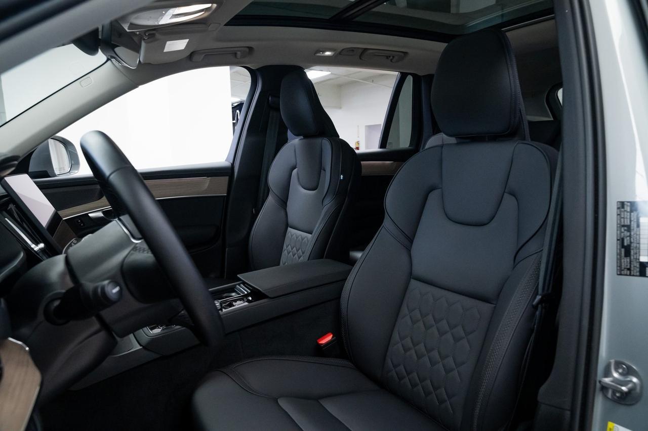 2025 Volvo XC90 Plug-In Hybrid T8 Plus 1 Owner Heated Seats Harman/Kardon Audio Portland OR